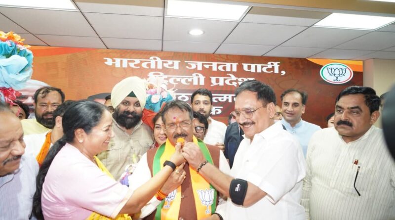 दिल्ली भाजपा में बदलाव: हर्ष मल्होत्रा की ताजपोशी, वीरेंद्र सचदेवा की विदाई के राजनीतिक मायने