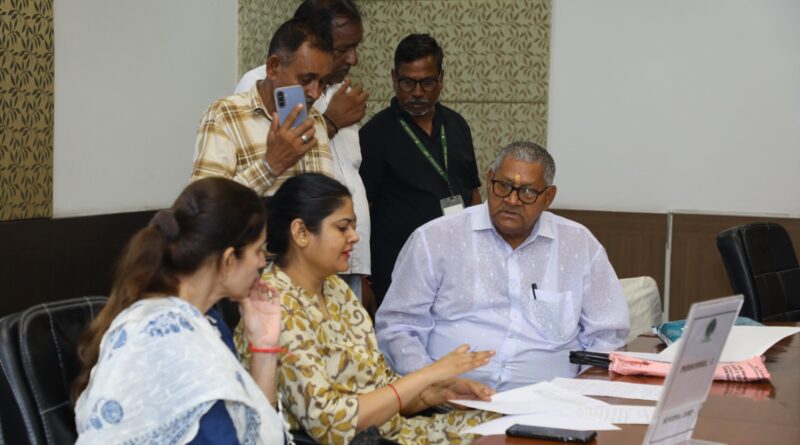एनडीएमसी के 30 विभागों के 100 से अधिक अधिकारियों एवं कर्मचारियों ने सुविधा शिविर के शिकायत निवारण अभियान में भाग लिया, एनडीएमसी के 30 विभागों के 100 से अधिक अधिकारियों एवं कर्मचारियों ने सुविधा शिविर के शिकायत निवारण अभियान में भाग लिया,